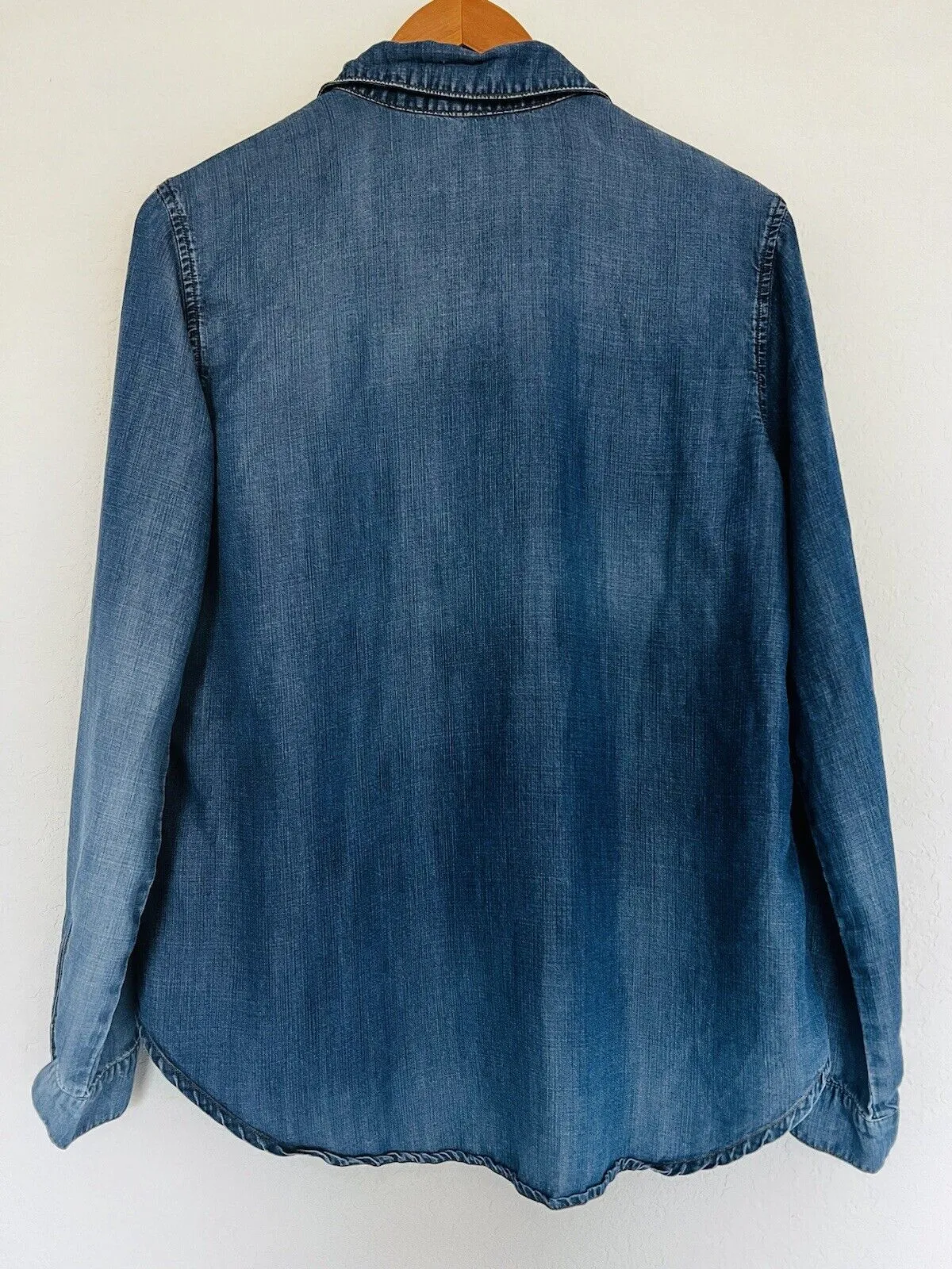 ANTHROPOLOGIE Cloth & Stone Chambray Shirt Sz L Long Sleeve Button Down