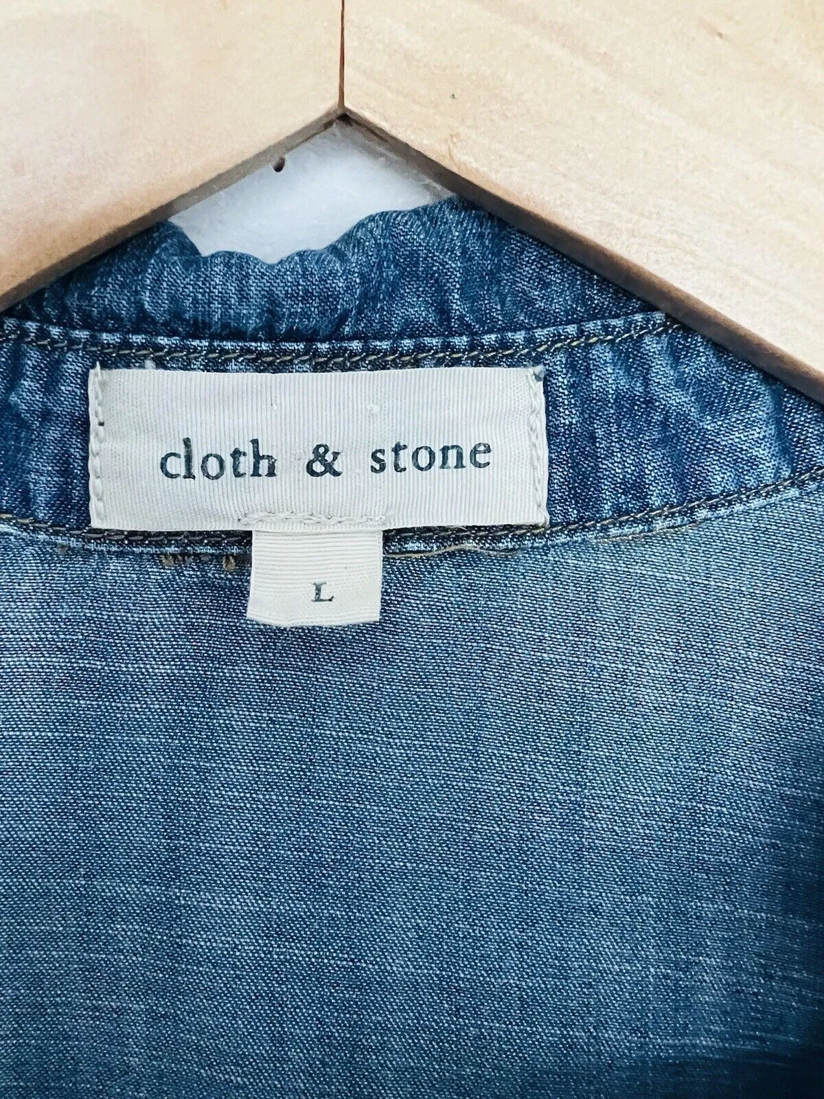ANTHROPOLOGIE Cloth & Stone Chambray Shirt Sz L Long Sleeve Button Down