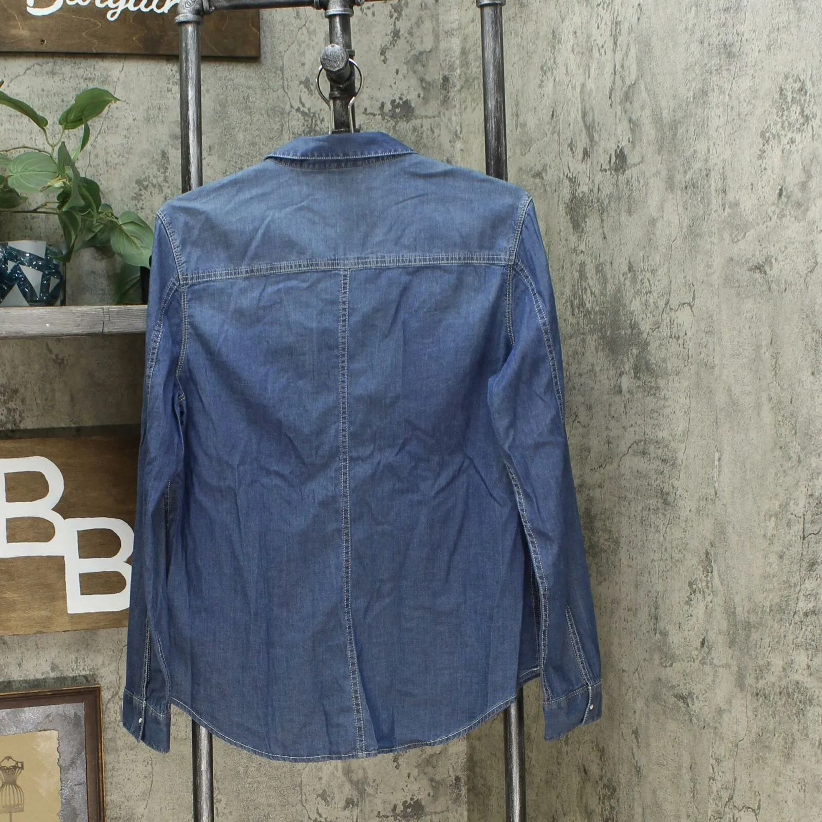 Calvin Klein Jeans Women's Snap Front Long Sleeve Chambray Shirt