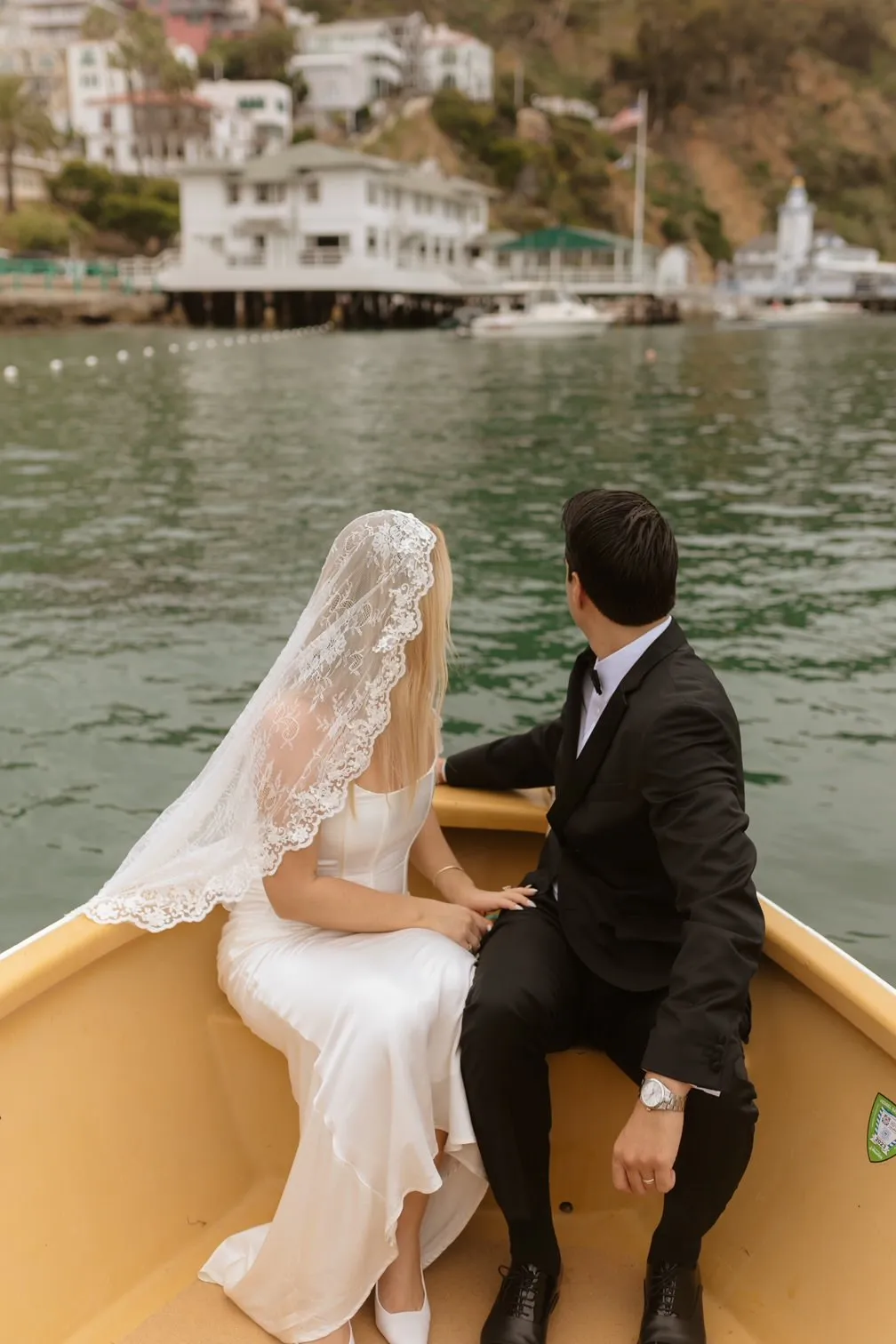 Chantilly Lace Mantilla Wedding Veil, Knee Length in Off White