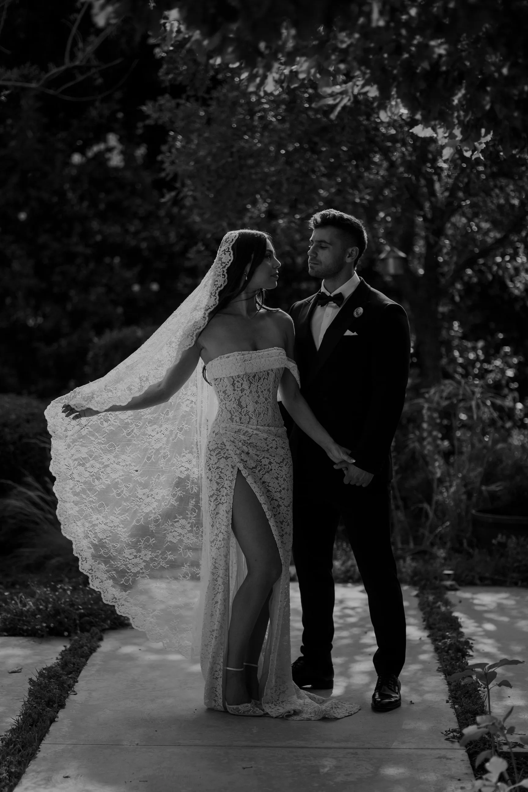 Chantilly Lace Mantilla Wedding Veil, Knee Length in Off White