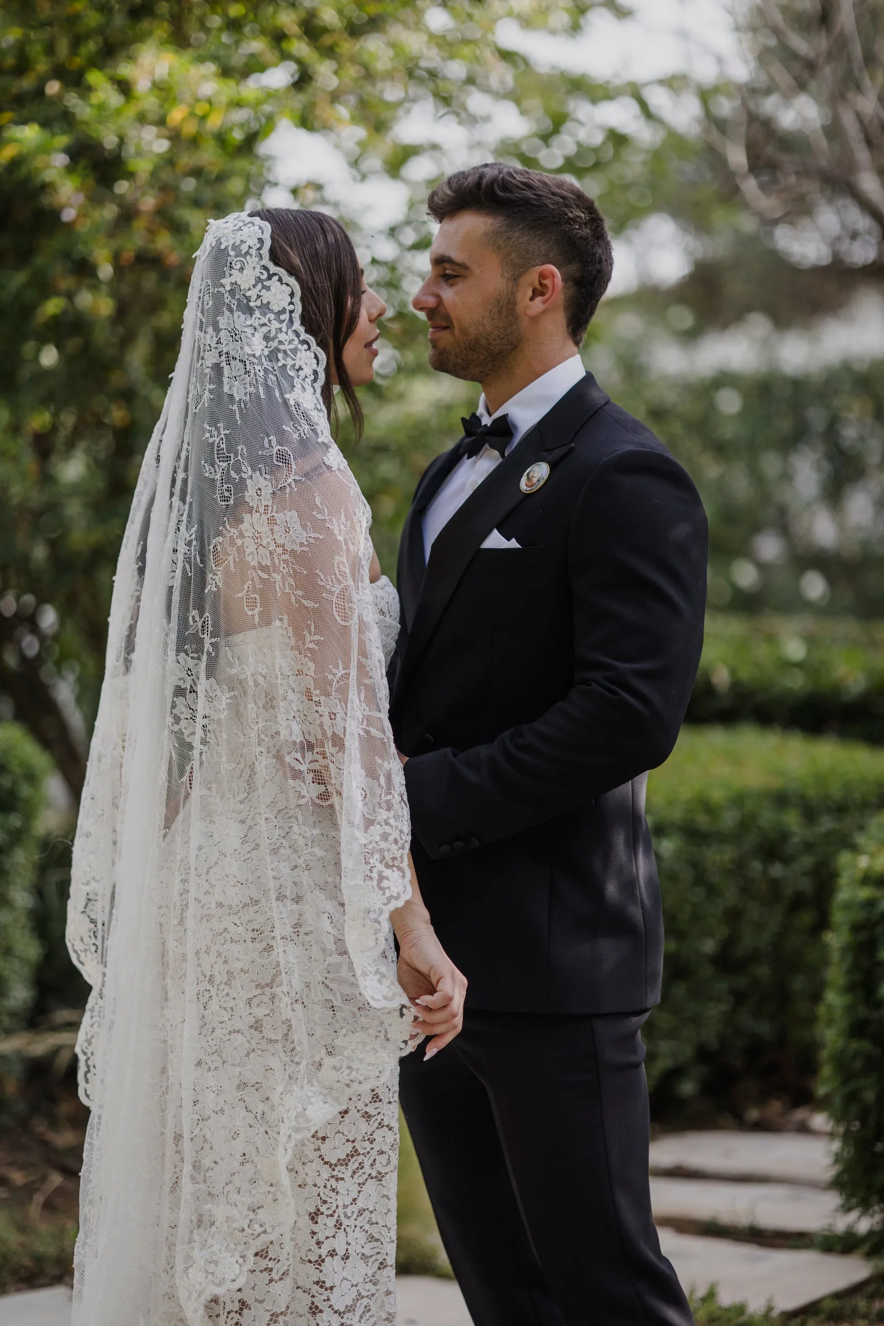 Chantilly Lace Mantilla Wedding Veil, Knee Length in Off White