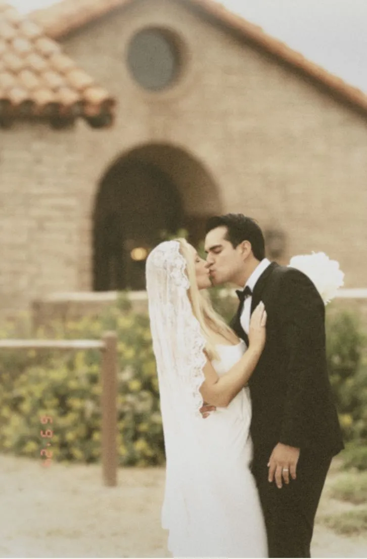 Chantilly Lace Mantilla Wedding Veil, Knee Length in Off White