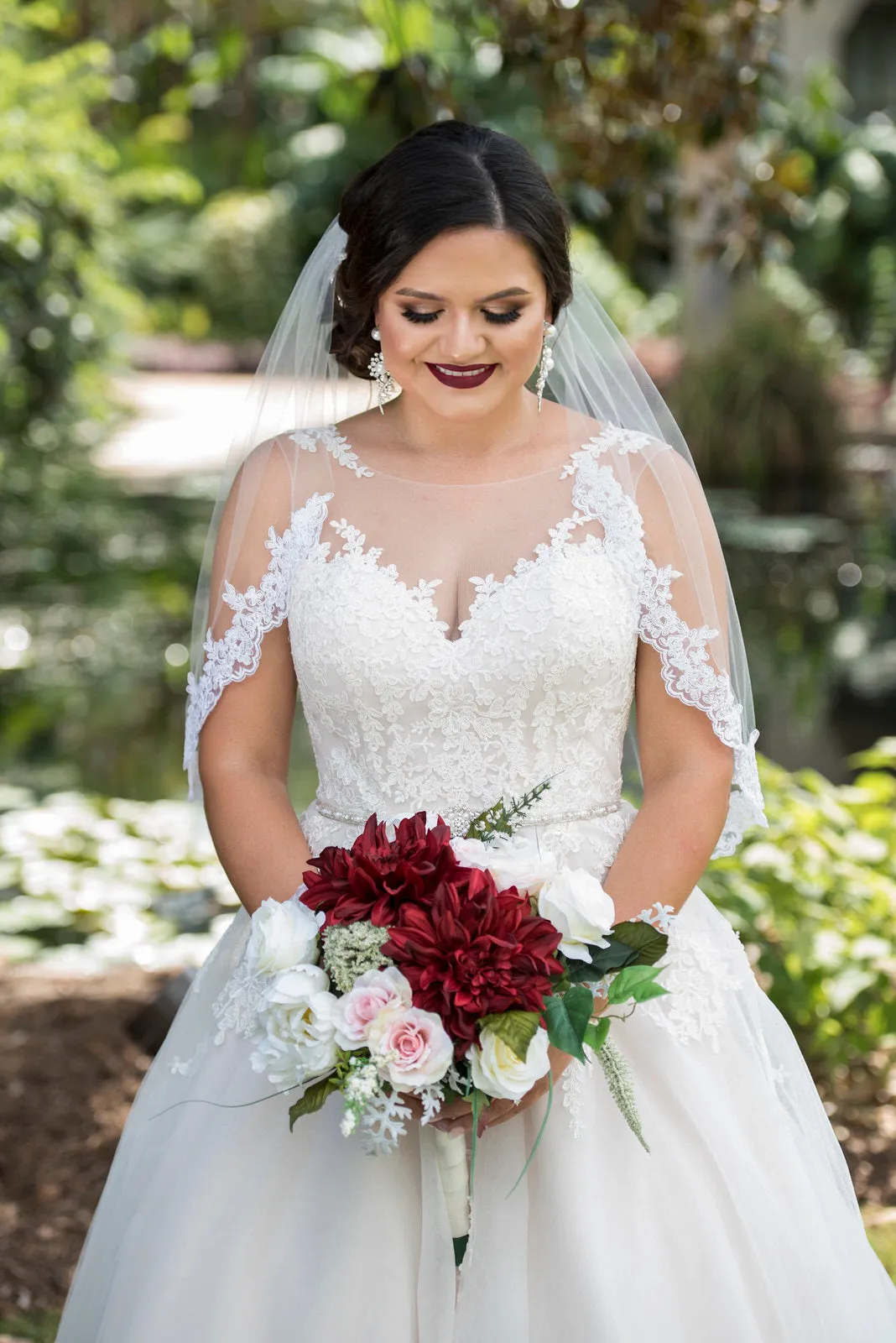 Elbow Length Wedding Veil with Lace Trim, Short Bridal Veil
