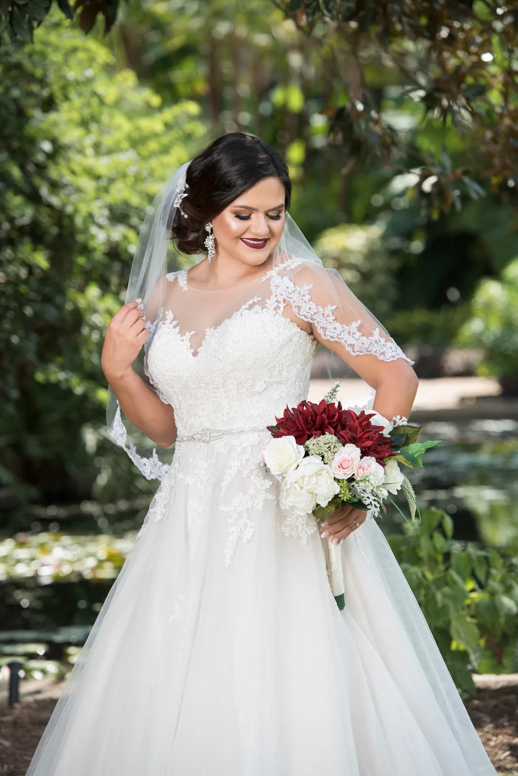 Elbow Length Wedding Veil with Lace Trim, Short Bridal Veil