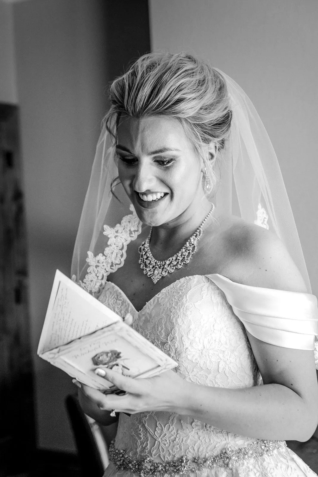 Elbow Length Wedding Veil with Lace Trim, Short Bridal Veil