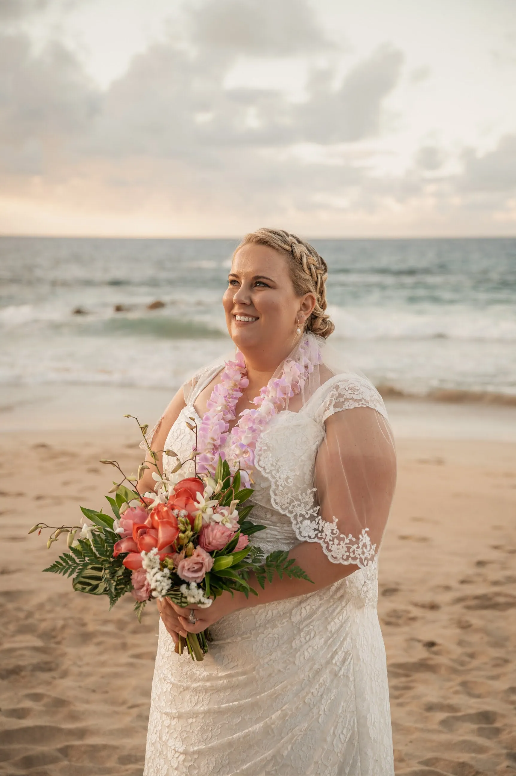 Elbow Length Wedding Veil with Lace Trim, Short Bridal Veil