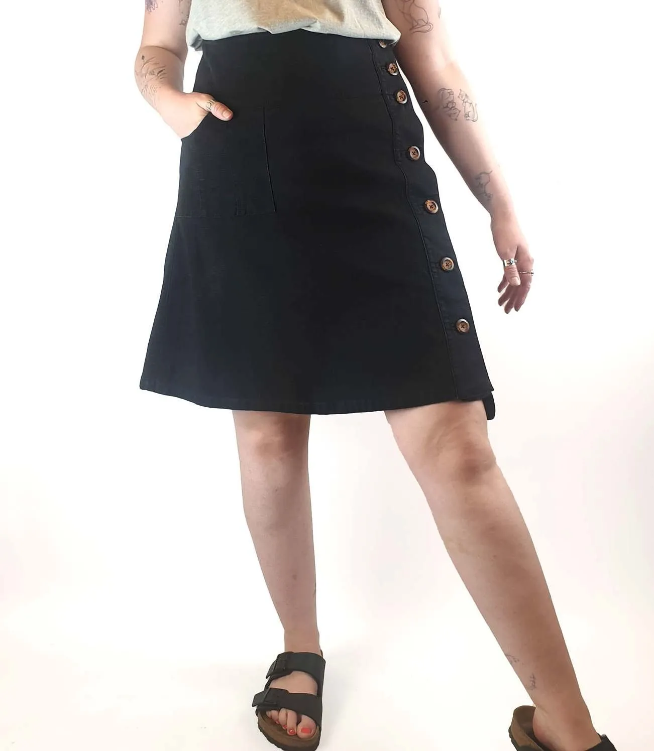 Lush black denim skirt with contrasting front buttons size 14 (best fits 12-14)