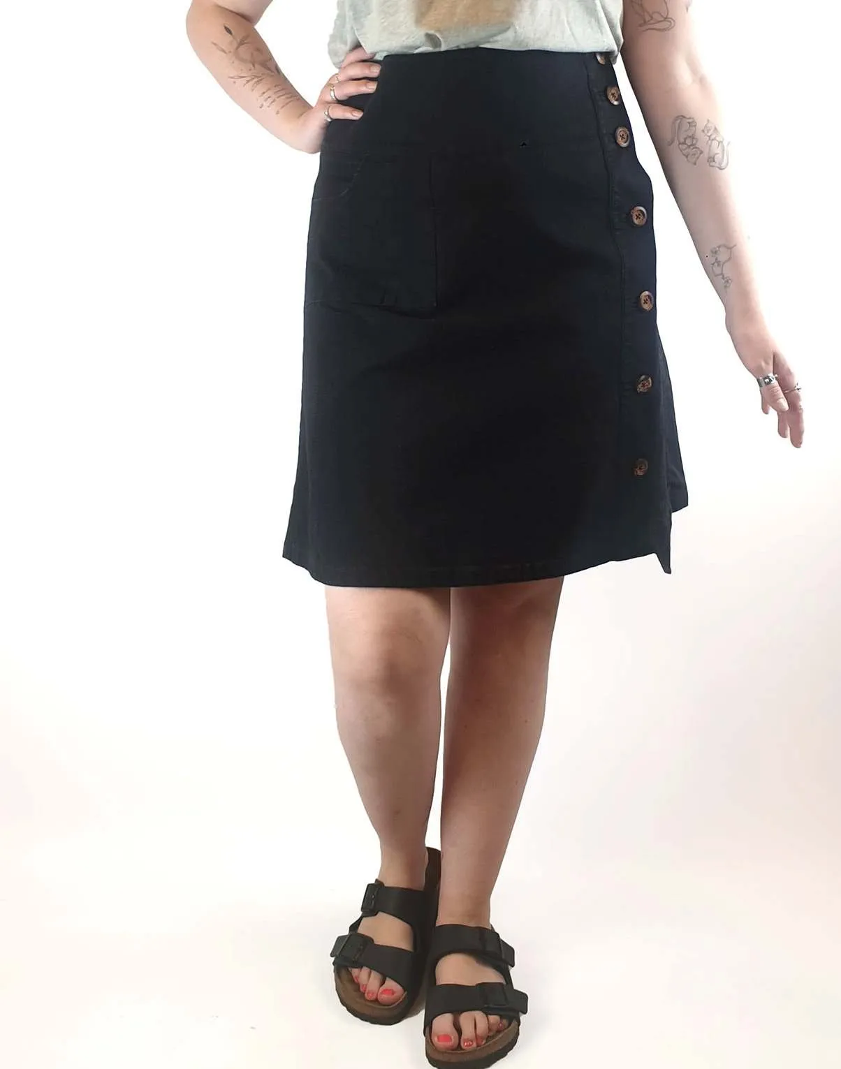 Lush black denim skirt with contrasting front buttons size 14 (best fits 12-14)