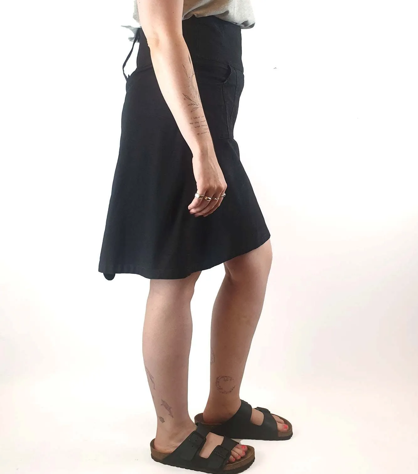 Lush black denim skirt with contrasting front buttons size 14 (best fits 12-14)