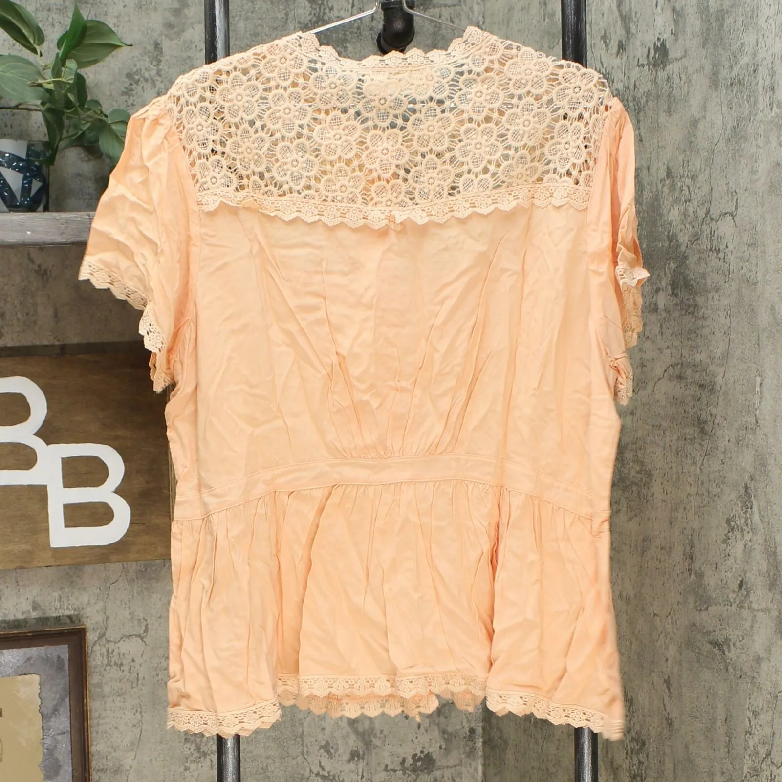 NWT LaBellum By Hillary Scott Womens Lace-Crochet Button Up Top. 638591-Plus 1X