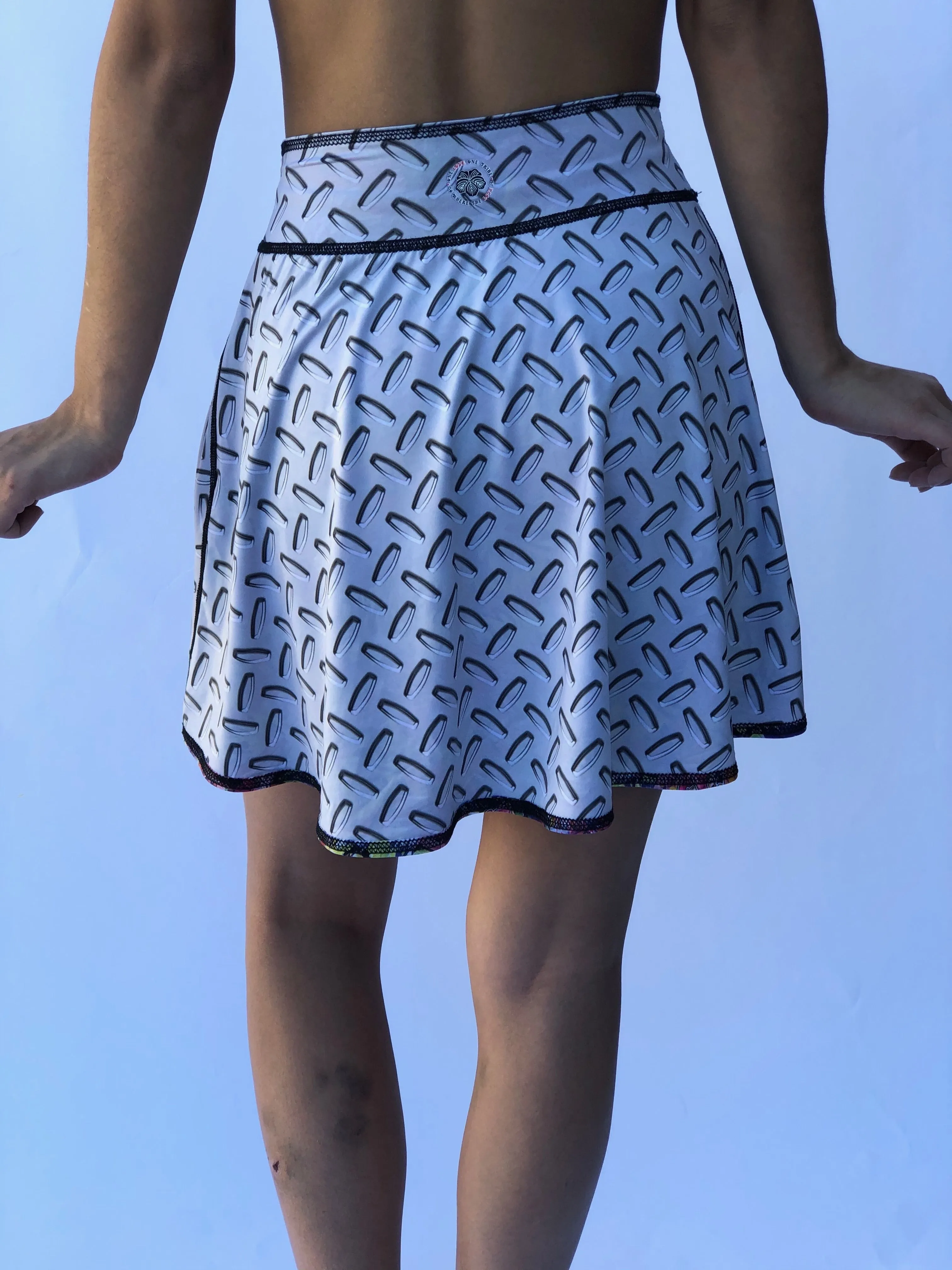 SKIRT/COVERUP GRAFFITI/BUNS OF STEEL