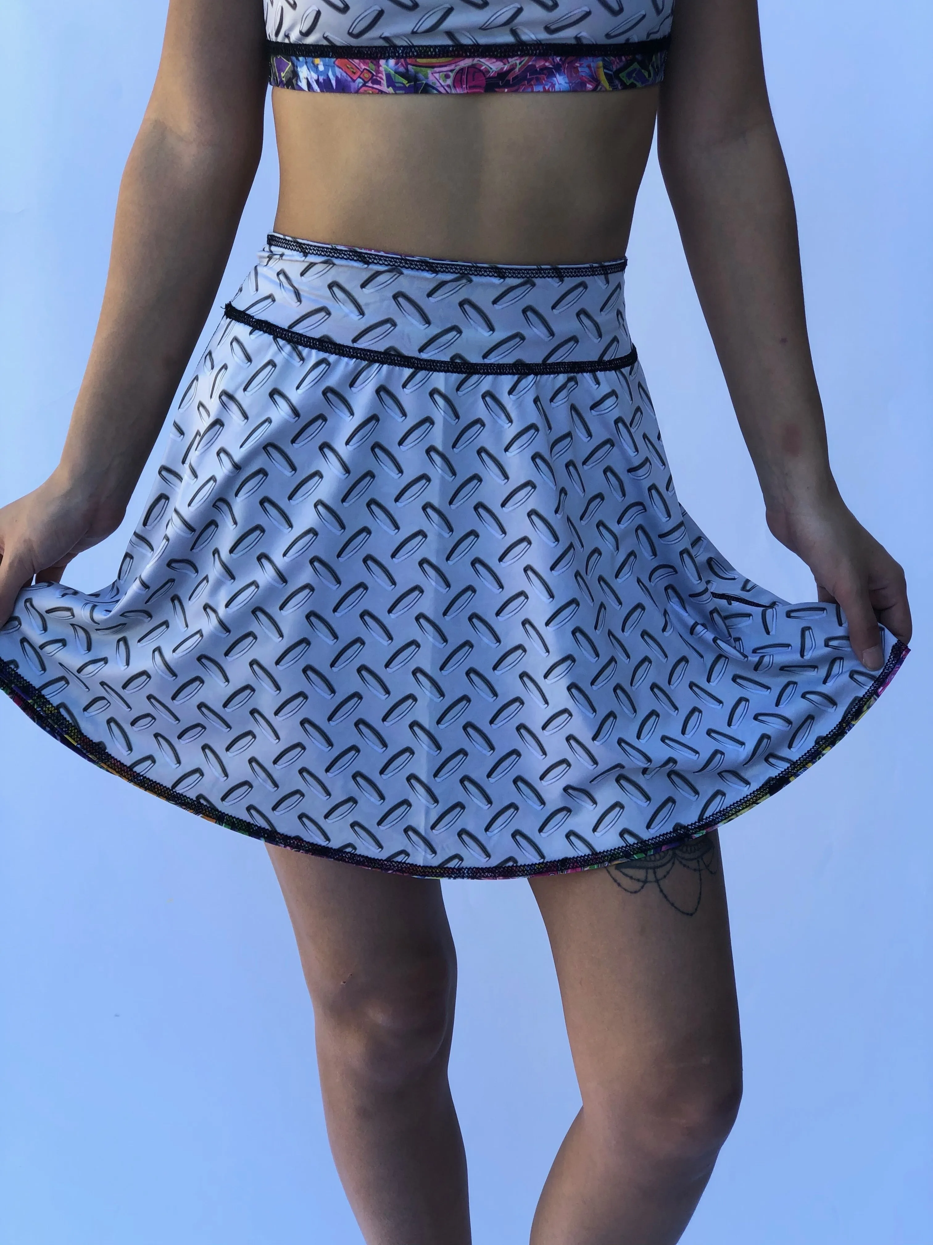 SKIRT/COVERUP GRAFFITI/BUNS OF STEEL