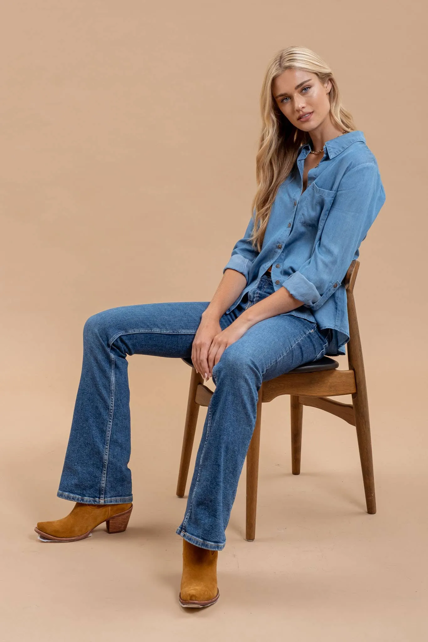 TAB SLEEVE COLLARED BUTTON DOWN CHAMBRAY TOP