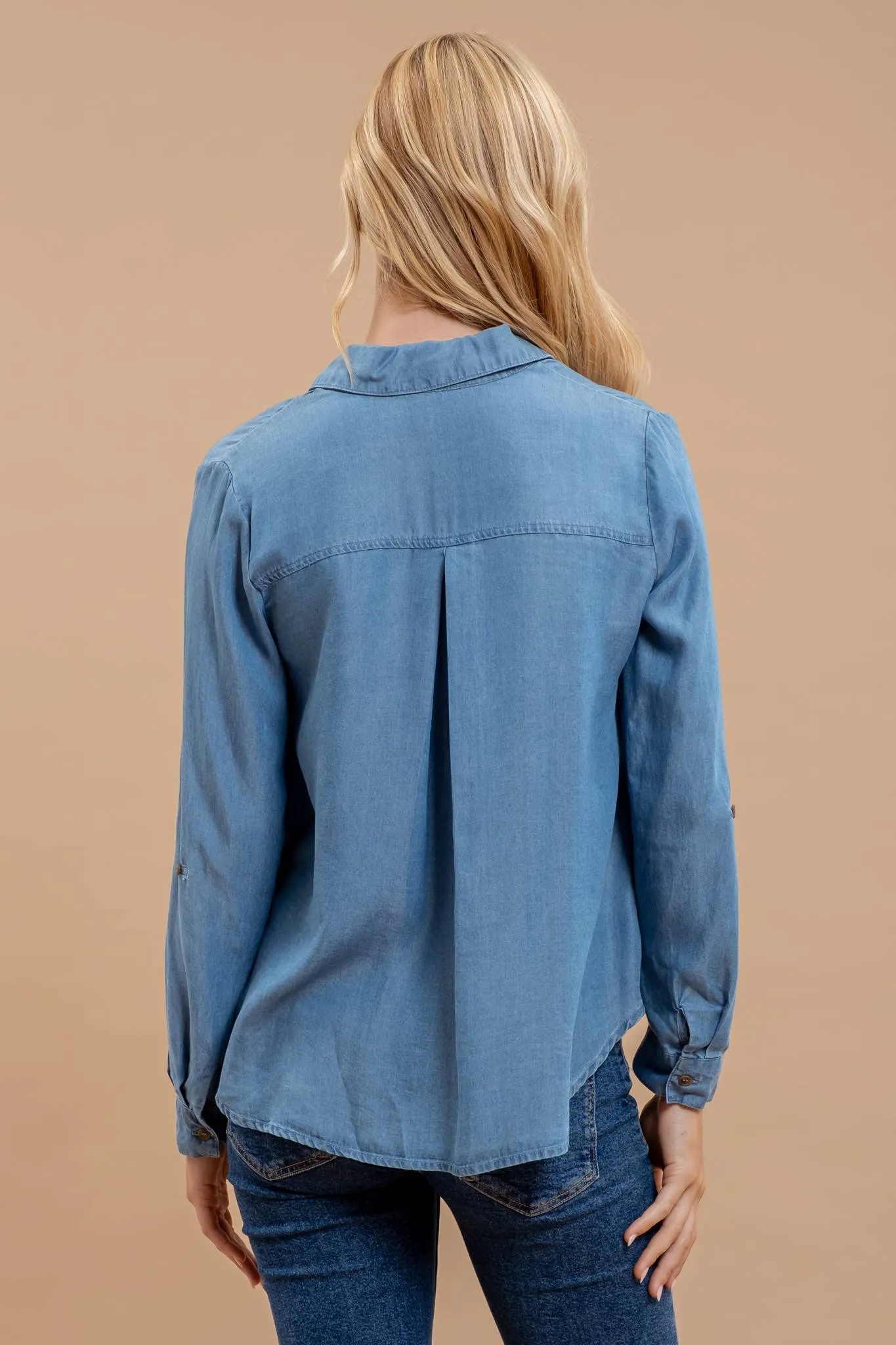 TAB SLEEVE COLLARED BUTTON DOWN CHAMBRAY TOP