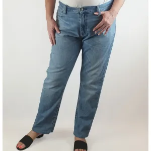Uniqlo light denim straight leg style jeans size 36 (best fits size 16-18)