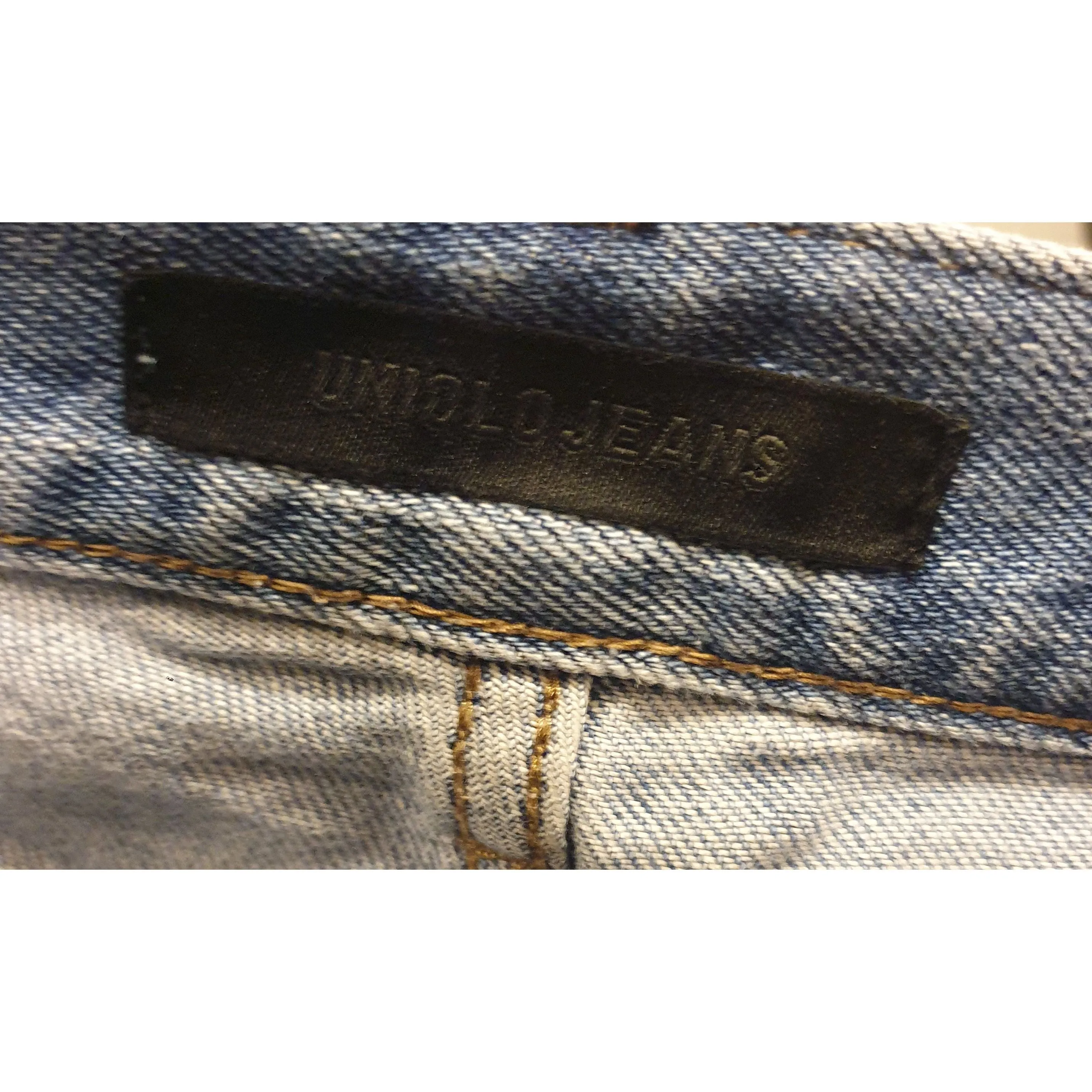 Uniqlo light denim straight leg style jeans size 36 (best fits size 16-18)