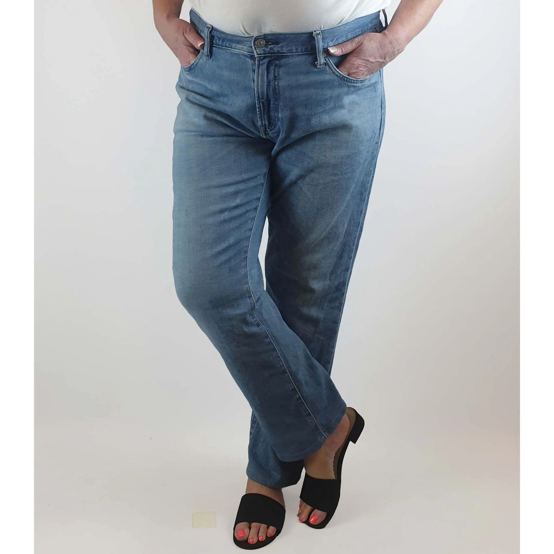 Uniqlo light denim straight leg style jeans size 36 (best fits size 16-18)