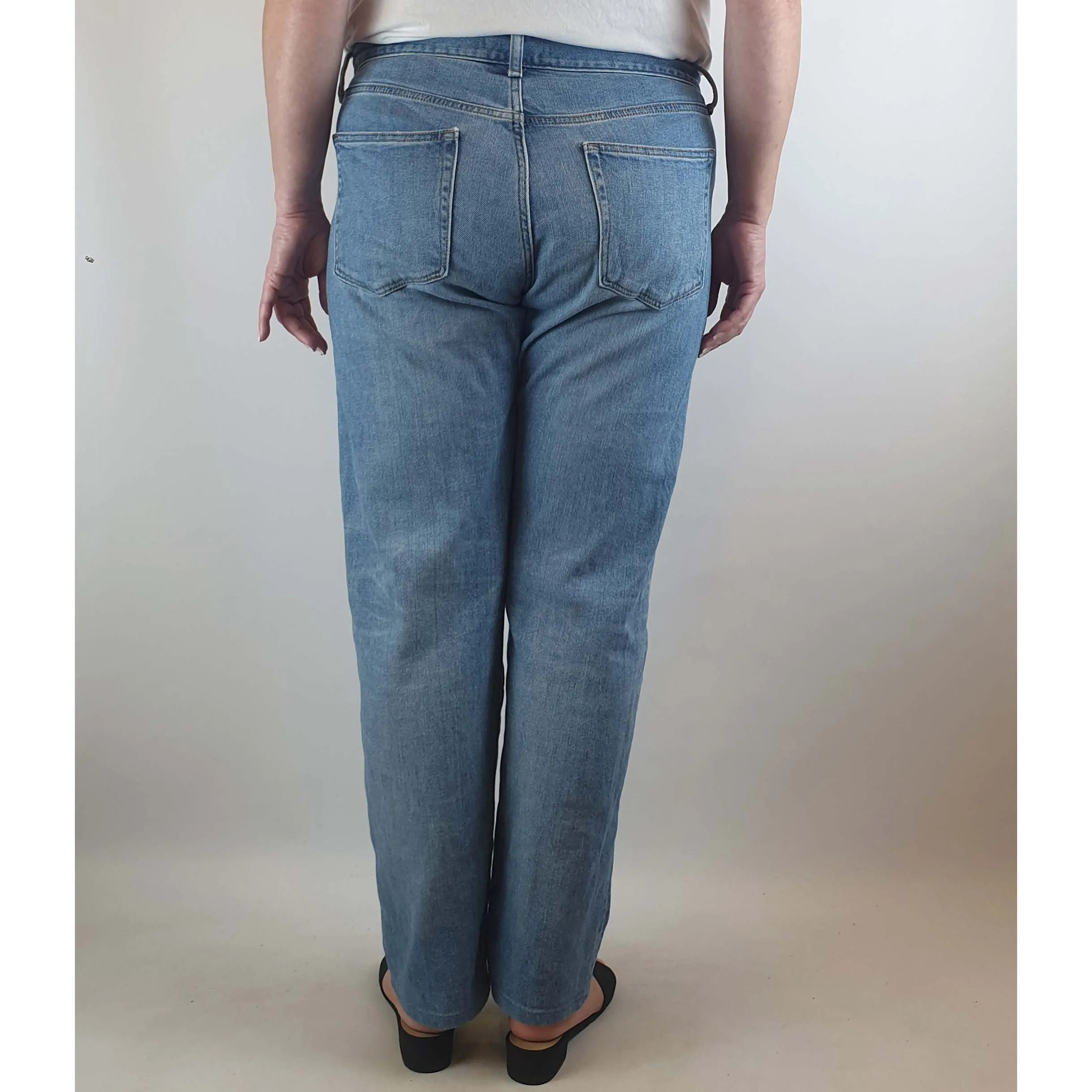 Uniqlo light denim straight leg style jeans size 36 (best fits size 16-18)