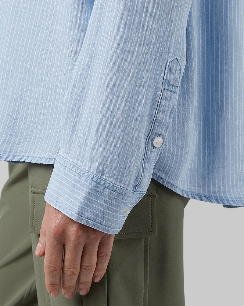 WOMEN'S CHAMBRAY LONG SLEEVE BUTTON-UP